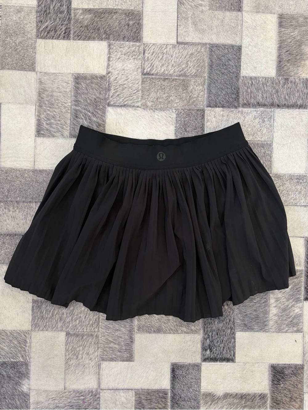 Lululemon Athletica Tiered Pleated High-Rise Flowy Tennis Skirt 
Size 6 | Black